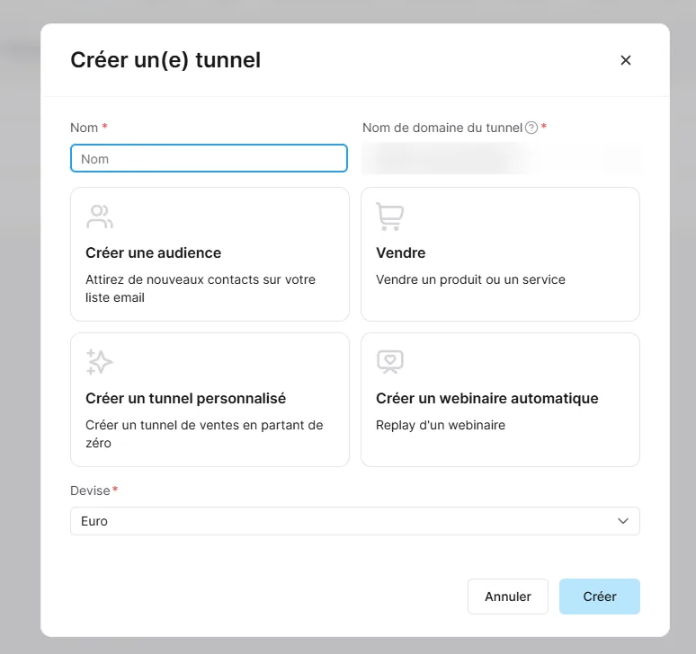 Fenêtre « Créer un(e) tunnel » de systeme.io : champ Nom, champ Nom de domaine du tunnel flouté, et quatre modèles proposés — Créer une audience, Vendre, Créer un tunnel personnalisé et Créer un webinaire automatique — suivis d’un sélecteur de devise réglé sur Euro.